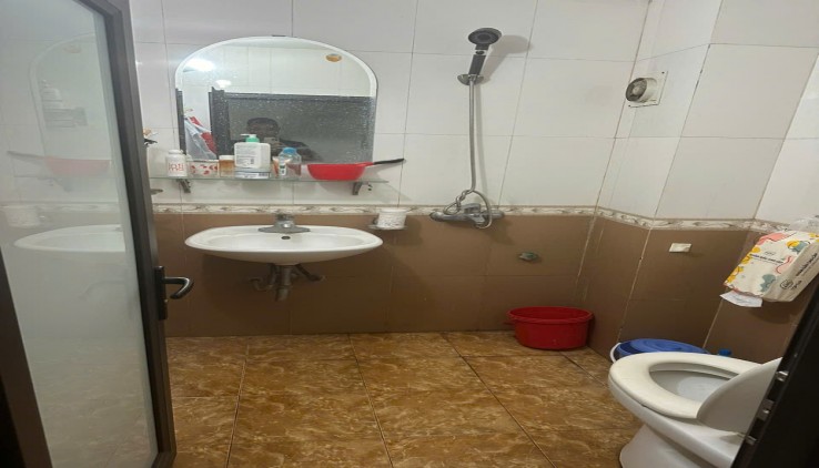 Cho thuê nhà làm Spa, Nail, KD online, ở GĐ -  ngõ 592 Trường Chinh, 40m2, 3 tầng, 2 ngủ, 11 Triệu.